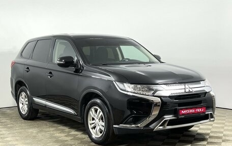 Mitsubishi Outlander III рестайлинг 3, 2019 год, 1 935 200 рублей, 1 фотография