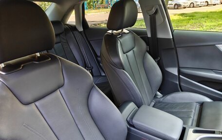 Audi A4, 2018 год, 2 200 000 рублей, 38 фотография