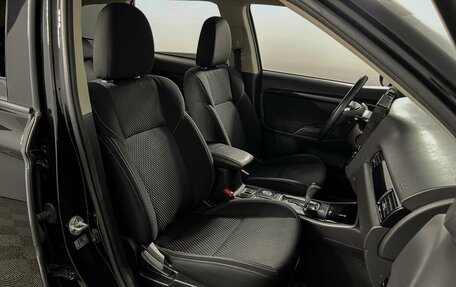 Mitsubishi Outlander III рестайлинг 3, 2019 год, 1 935 200 рублей, 8 фотография