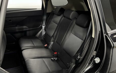 Mitsubishi Outlander III рестайлинг 3, 2019 год, 1 935 200 рублей, 9 фотография
