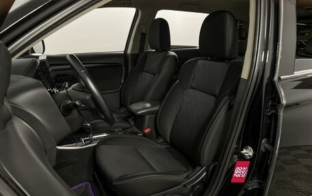 Mitsubishi Outlander III рестайлинг 3, 2019 год, 1 935 200 рублей, 10 фотография