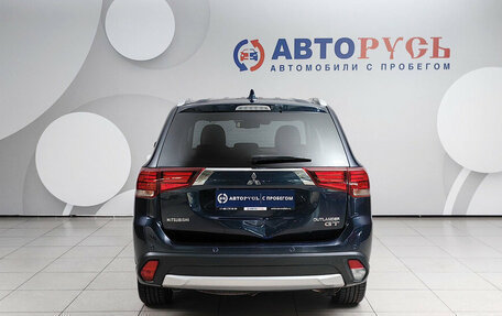 Mitsubishi Outlander III рестайлинг 3, 2018 год, 2 233 000 рублей, 4 фотография