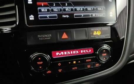 Mitsubishi Outlander III рестайлинг 3, 2018 год, 2 233 000 рублей, 15 фотография