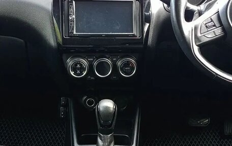 Suzuki Swift V, 2017 год, 1 050 000 рублей, 2 фотография
