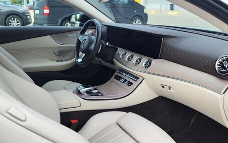 Mercedes-Benz E-Класс, 2018 год, 4 500 000 рублей, 9 фотография