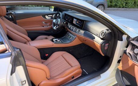 Mercedes-Benz E-Класс, 2018 год, 4 990 000 рублей, 26 фотография
