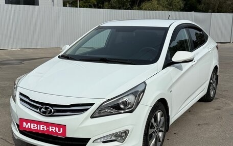 Hyundai Solaris II рестайлинг, 2015 год, 1 130 000 рублей, 2 фотография