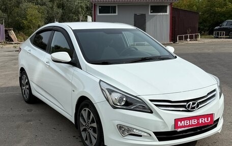 Hyundai Solaris II рестайлинг, 2015 год, 1 130 000 рублей, 3 фотография