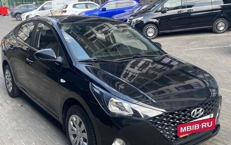 Hyundai Solaris II рестайлинг, 2021 год, 1 350 000 рублей, 2 фотография