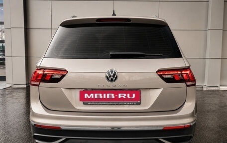 Volkswagen Tiguan II, 2021 год, 2 790 000 рублей, 3 фотография