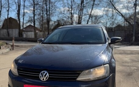 Volkswagen Jetta VI, 2012 год, 1 000 000 рублей, 2 фотография