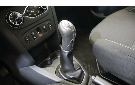 Renault Sandero II рестайлинг, 2017 год, 854 700 рублей, 12 фотография