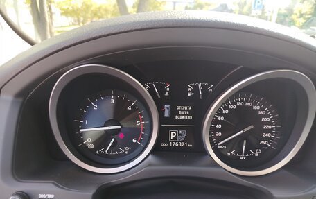 Toyota Land Cruiser 200, 2013 год, 3 790 000 рублей, 8 фотография