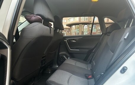 Toyota RAV4, 2020 год, 2 750 000 рублей, 6 фотография