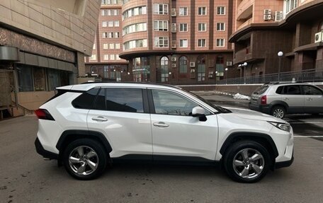 Toyota RAV4, 2020 год, 2 750 000 рублей, 11 фотография