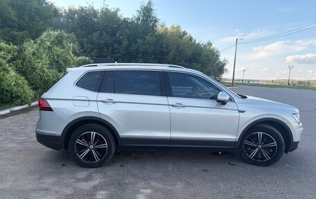 Volkswagen Tiguan II, 2020 год, 2 890 000 рублей, 2 фотография