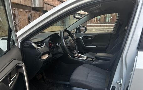 Toyota RAV4, 2020 год, 2 750 000 рублей, 9 фотография