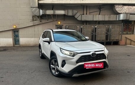 Toyota RAV4, 2020 год, 2 750 000 рублей, 10 фотография