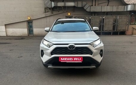 Toyota RAV4, 2020 год, 2 750 000 рублей, 7 фотография