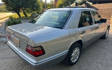 Mercedes-Benz E-Класс, 1995 год, 2 800 000 рублей, 6 фотография
