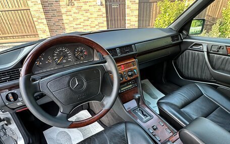 Mercedes-Benz E-Класс, 1995 год, 2 800 000 рублей, 17 фотография