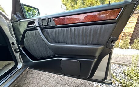 Mercedes-Benz E-Класс, 1995 год, 2 800 000 рублей, 22 фотография