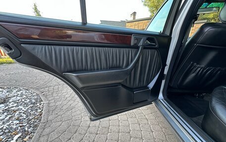 Mercedes-Benz E-Класс, 1995 год, 2 800 000 рублей, 19 фотография