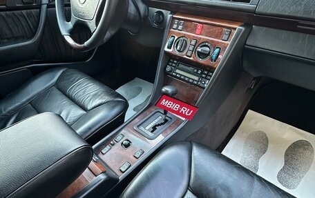 Mercedes-Benz E-Класс, 1995 год, 2 800 000 рублей, 25 фотография