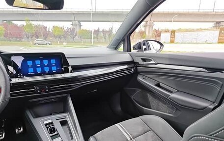 Volkswagen Golf VIII, 2023 год, 2 190 000 рублей, 11 фотография