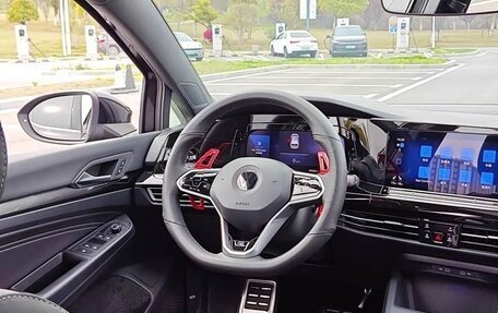 Volkswagen Golf VIII, 2023 год, 2 190 000 рублей, 10 фотография