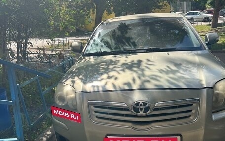 Toyota Avensis III рестайлинг, 2006 год, 600 000 рублей, 2 фотография