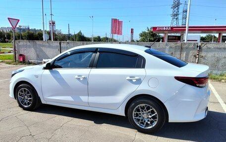 KIA Rio IV, 2021 год, 1 630 000 рублей, 2 фотография