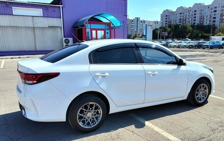 KIA Rio IV, 2021 год, 1 630 000 рублей, 4 фотография
