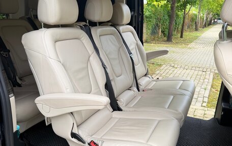 Mercedes-Benz V-Класс, 2018 год, 6 450 000 рублей, 7 фотография
