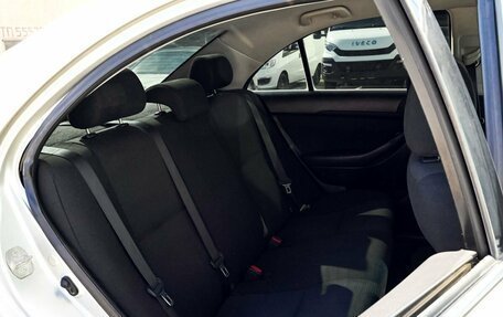 Toyota Avensis III рестайлинг, 2006 год, 639 000 рублей, 21 фотография
