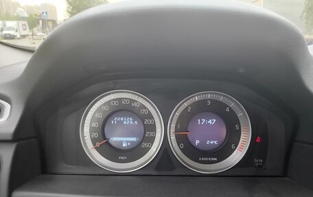 Volvo XC70 II рестайлинг, 2013 год, 1 800 000 рублей, 21 фотография