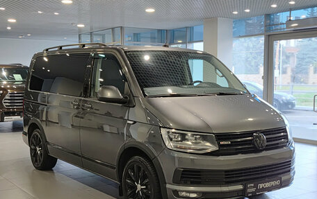 Volkswagen Multivan T6 рестайлинг, 2019 год, 4 520 000 рублей, 3 фотография