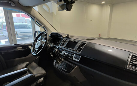 Volkswagen Multivan T6 рестайлинг, 2019 год, 4 520 000 рублей, 13 фотография