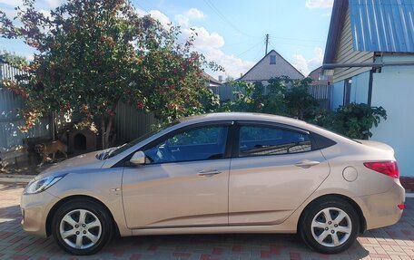 Hyundai Solaris II рестайлинг, 2013 год, 900 000 рублей, 1 фотография