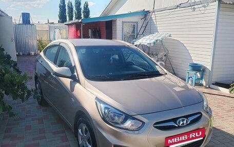 Hyundai Solaris II рестайлинг, 2013 год, 900 000 рублей, 3 фотография