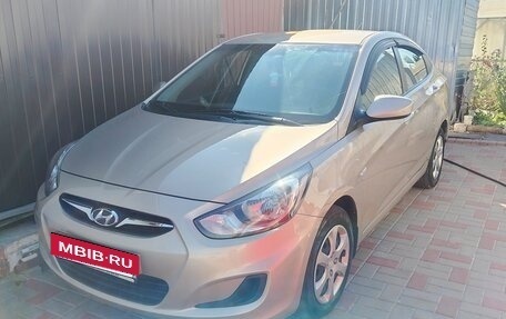 Hyundai Solaris II рестайлинг, 2013 год, 900 000 рублей, 22 фотография