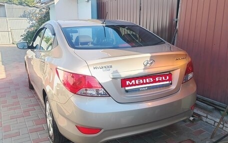 Hyundai Solaris II рестайлинг, 2013 год, 900 000 рублей, 23 фотография