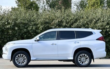 Mitsubishi Pajero Sport III рестайлинг, 2020 год, 3 590 000 рублей, 2 фотография