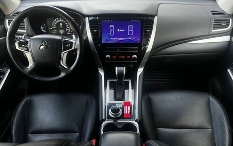Mitsubishi Pajero Sport III рестайлинг, 2020 год, 3 590 000 рублей, 10 фотография