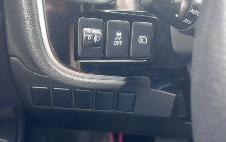Mitsubishi Outlander III рестайлинг 3, 2018 год, 2 150 000 рублей, 10 фотография