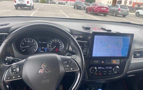 Mitsubishi Outlander III рестайлинг 3, 2018 год, 2 150 000 рублей, 12 фотография
