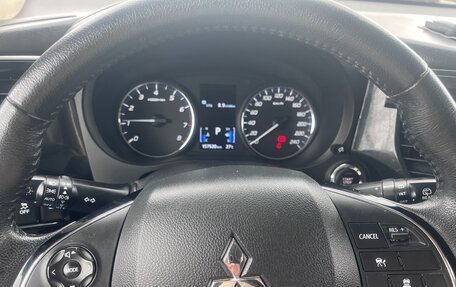 Mitsubishi Outlander III рестайлинг 3, 2018 год, 2 150 000 рублей, 13 фотография