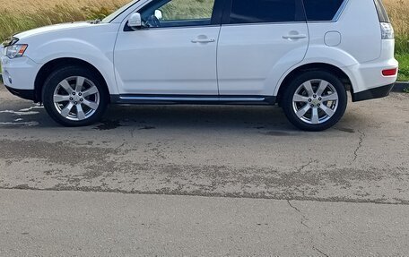 Mitsubishi Outlander III рестайлинг 3, 2011 год, 1 150 000 рублей, 3 фотография