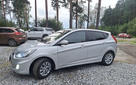 Hyundai Solaris II рестайлинг, 2012 год, 605 000 рублей, 2 фотография
