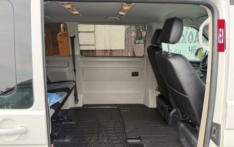 Volkswagen Caravelle T6 рестайлинг, 2015 год, 2 470 000 рублей, 11 фотография